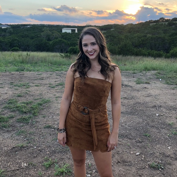 Meet your Posher, Bayley - Picture 2 of 5